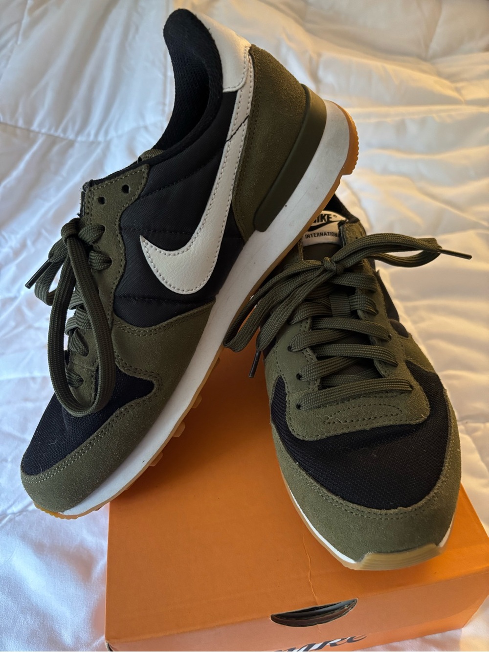 Nike Internationalist Olive Green and Black Low-Top Sneakers - Picture 2 of 6